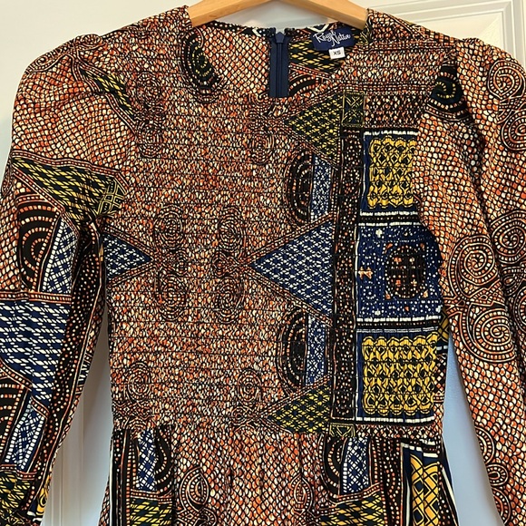 Royal Native Dress - Picture 2 of 4